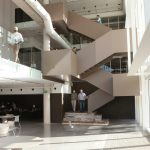 Escalera metálica en la sede de Grupotec