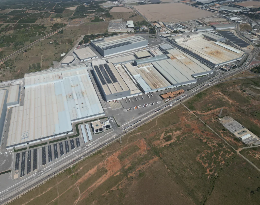Instalación fotovoltaica de autoconsumo para industria de pavimentos y revestimientos